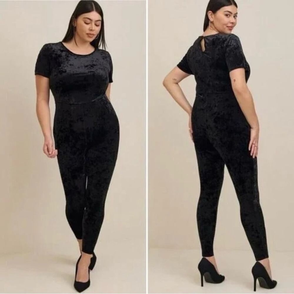 Torrid Full Length Crushed Velvet Short Sleeve Black Catsuit Size 3